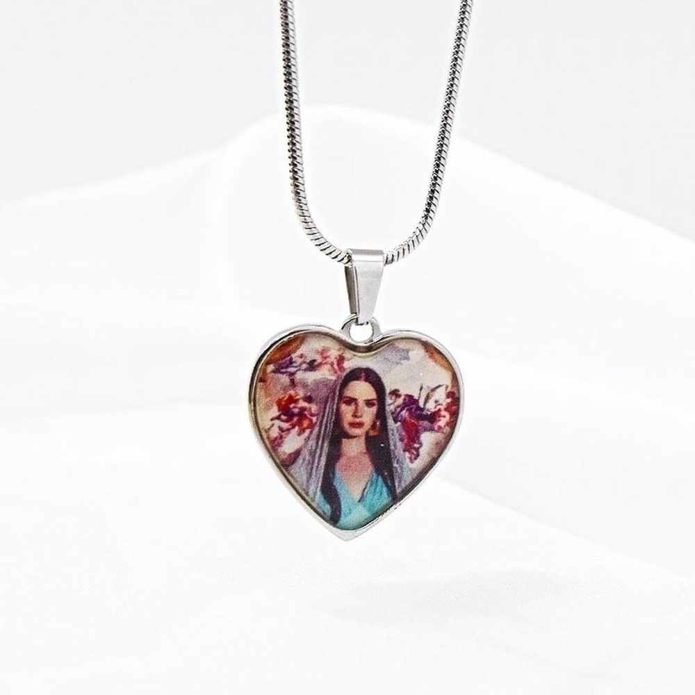 Lana Del Rey Necklace - Picture 4 of 6